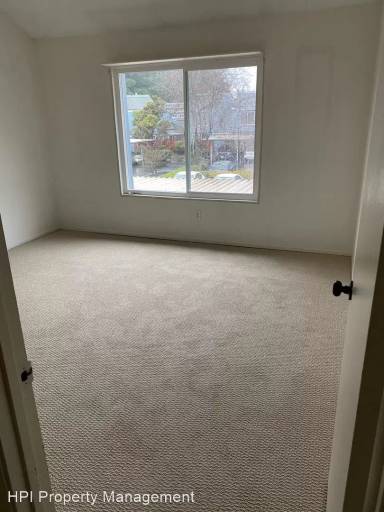 Main picture of 739 Racquet Club Cir