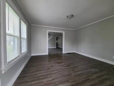 Main picture of 118 W 8th St