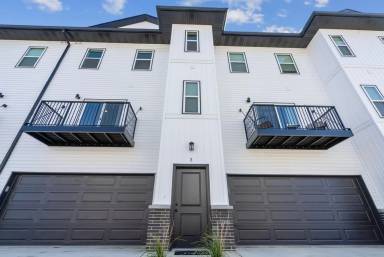 Main picture of 2539 W 3rd St