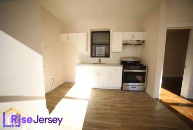 Main picture of 89 E 25th St