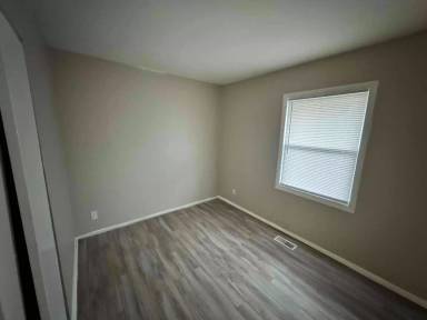 Main picture of 4008 N Mitthoefer Rd
