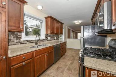Main picture of 2246 N 118th St