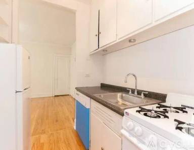 Main picture of 439 W Melrose St