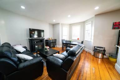 Main picture of 820 Parker St