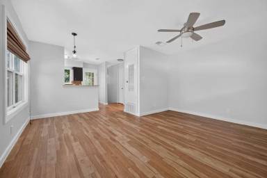 Main picture of 1513 Travis Heights Blvd