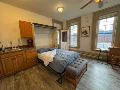 Main picture of 931 Middle St