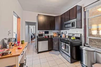 Main picture of 2046 N California Ave