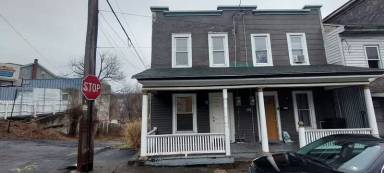 Main picture of 726 E Commerce St