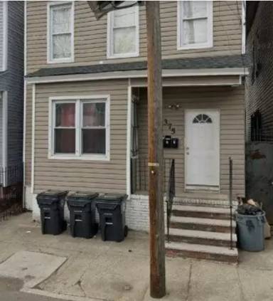 Main picture of 375 S 10th St