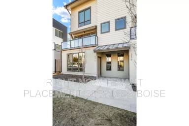 Main picture of 371 E 36th St