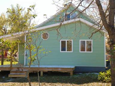 Main picture of 811 4th St SE