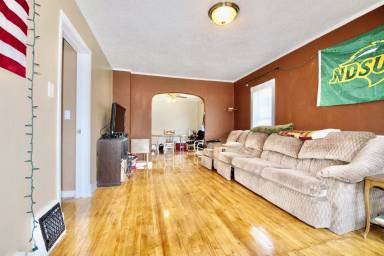 Main picture of 721 8th Ave N