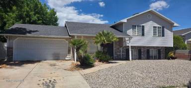 Main picture of 1947 E 40 South Cir
