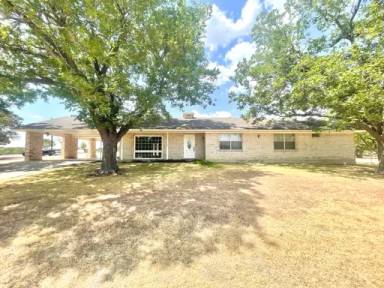 Main picture of 318 Beverly Cox Dr