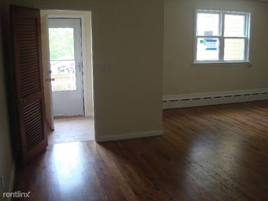 Main picture of 115 Main St