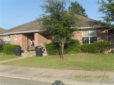 Main picture of 904 Crepe Myrtle St
