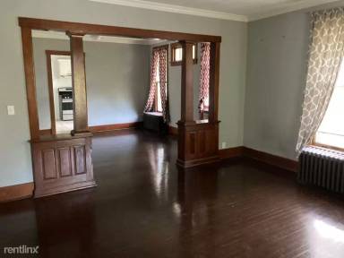Main picture of 327 W Maple Ave