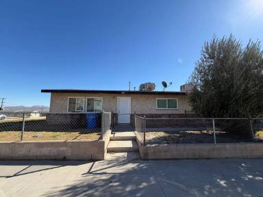 Main picture of 900 E Navajo St