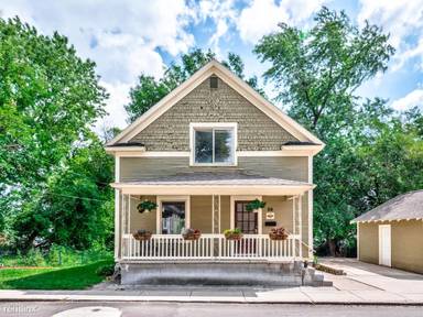 Main picture of 40 Mack Ave NE