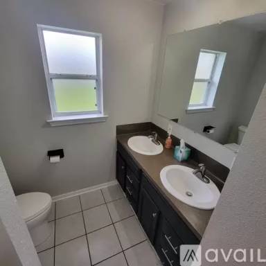 Main picture of 310 Mesquite St