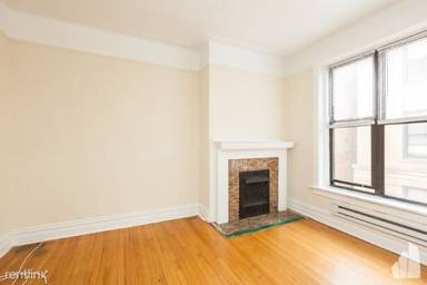 Main picture of 428-438 W Belden Ave