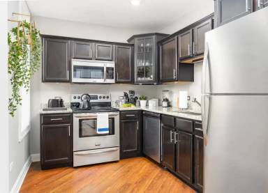 Main picture of 5004 N Sheridan Rd