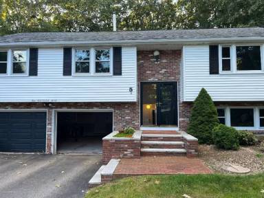 Main picture of 5 Hickory Way
