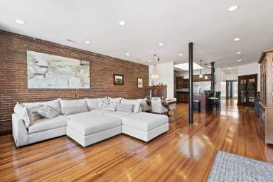 Main picture of 202 Hughes St