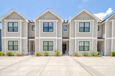 Main picture of 8312 Paramount Pt
