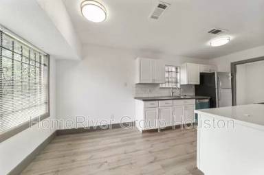 Main picture of 9750 Guest St