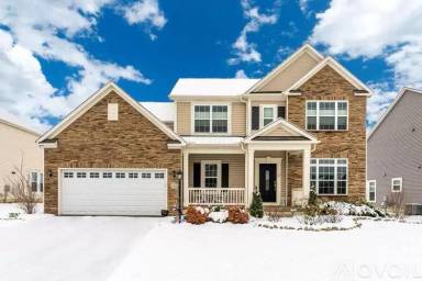 Main picture of 920 Farmington Ln