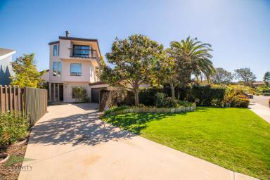 Main picture of 13733 Nogales Dr