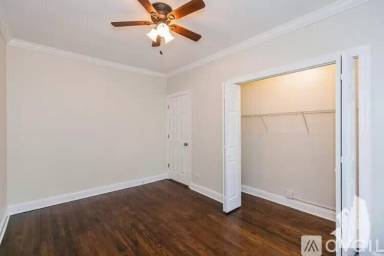 Main picture of 724 W Roscoe St