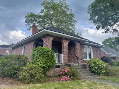 Main picture of 213 Kitson St