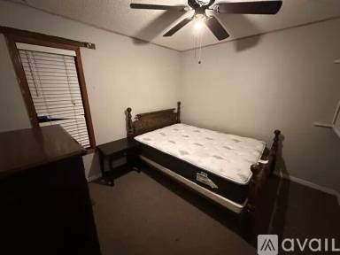 Main picture of 200 Maple St