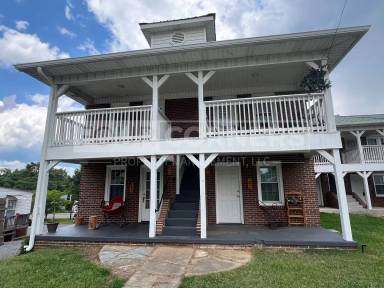 Main picture of 1007 S Main St