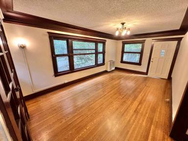 Main picture of 366 Carroll Park E