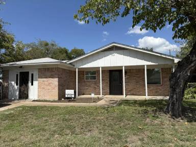 Main picture of 2303 Debra Cir