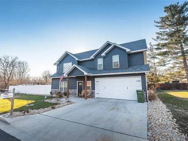 Main picture of 101 Greentree Rd