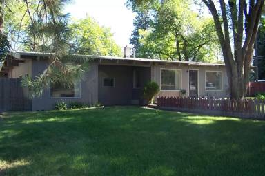 Main picture of 474 NE Burnside Ave