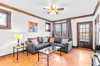 Main picture of 3980 Bowen St
