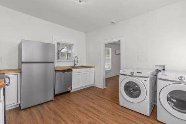 Main picture of 809 E Mobile St