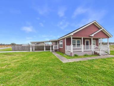 Main picture of 226 Watermark Dr