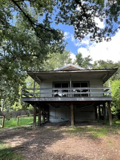 Main picture of 20973 Lakeview Dr