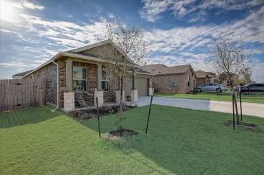 Main picture of 6514 Laurencia Pl