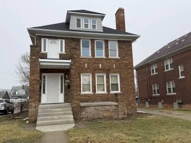 Main picture of 4666 Lakewood St