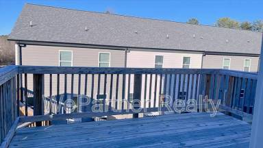 Main picture of 15 Sandstone Dr
