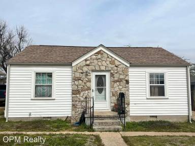Main picture of 831 Poplar Ave