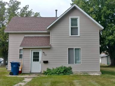 Main picture of 525 2nd St SE