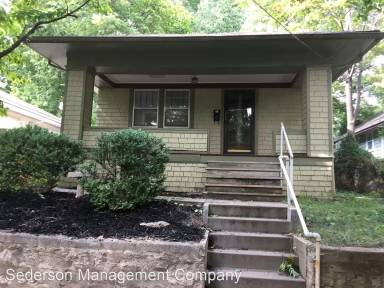 Main picture of 1702 W 41st St
